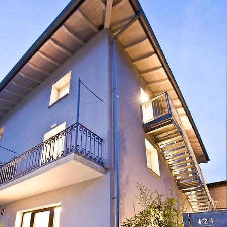 Manzoni 124 Bed&Relax Bed & Breakfast Esine ภายนอก รูปภาพ