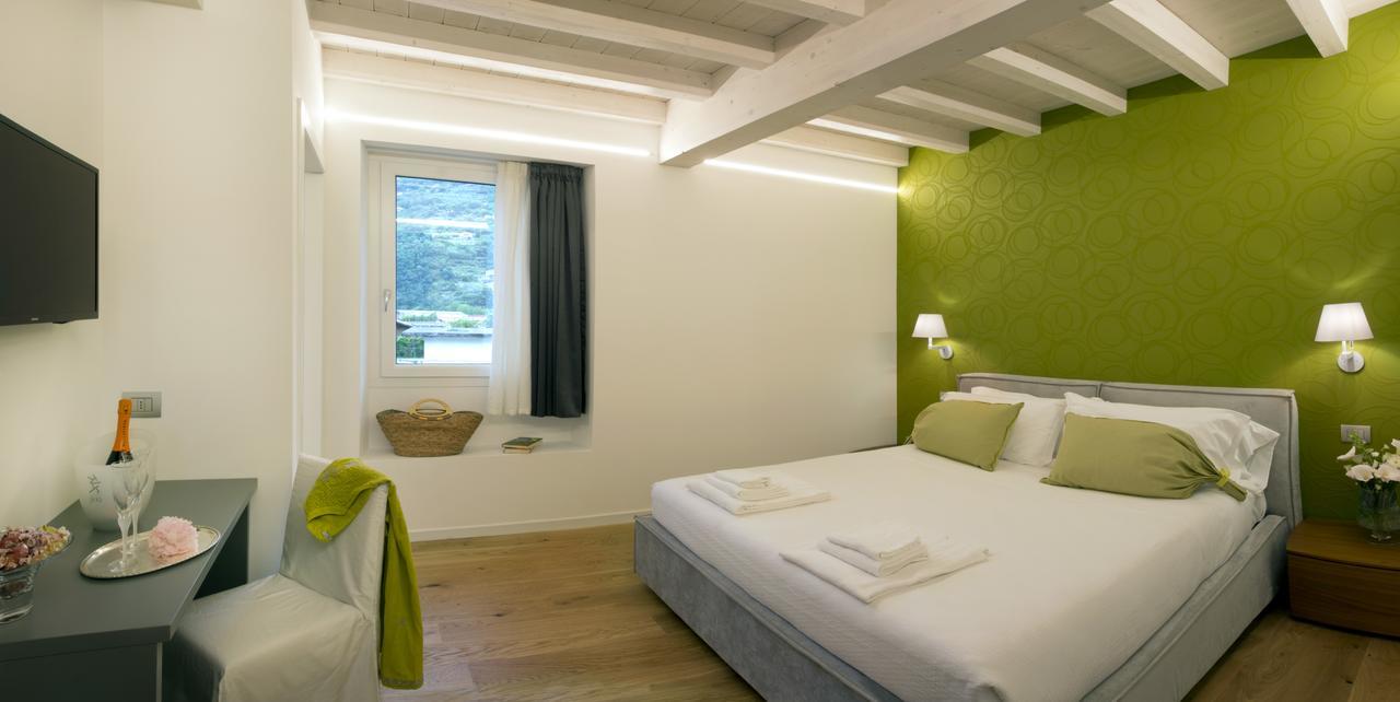 Manzoni 124 Bed&Relax Bed & Breakfast Esine ภายนอก รูปภาพ